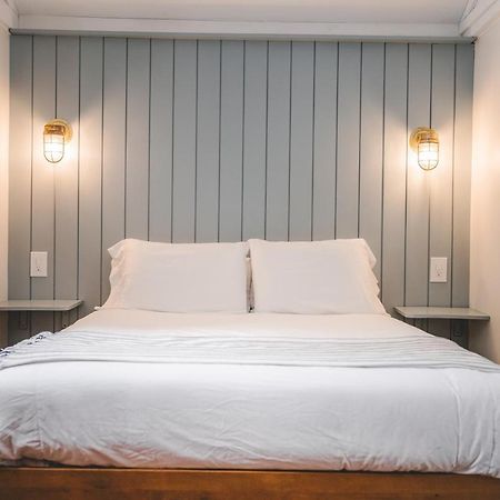 Anchor Inn Traverse City Bagian luar foto